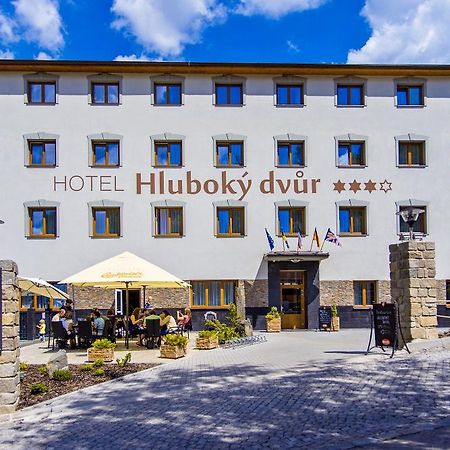 Wellness Hotel Hluboky Dvur Hrubá Voda Buitenkant foto