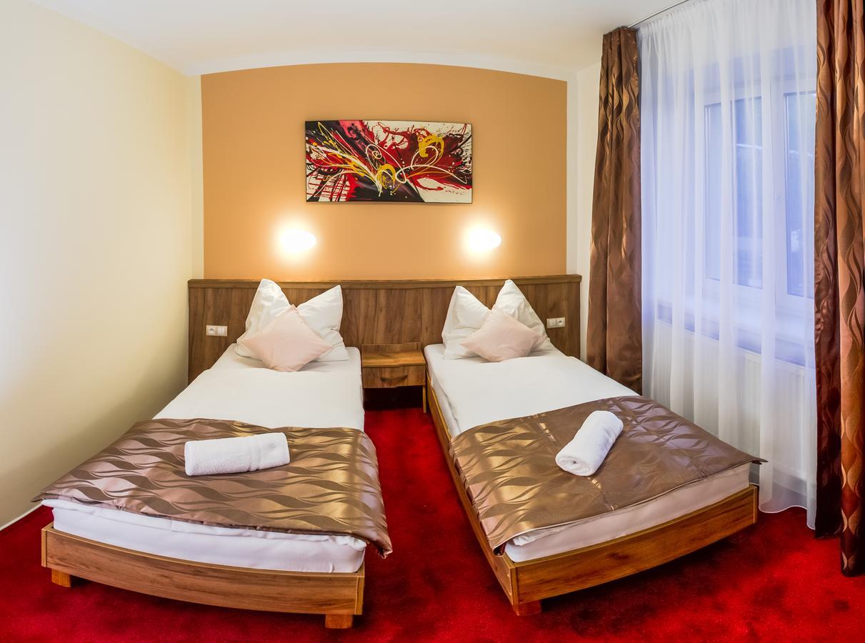 Wellness Hotel Hluboky Dvur Hrubá Voda Kamer foto