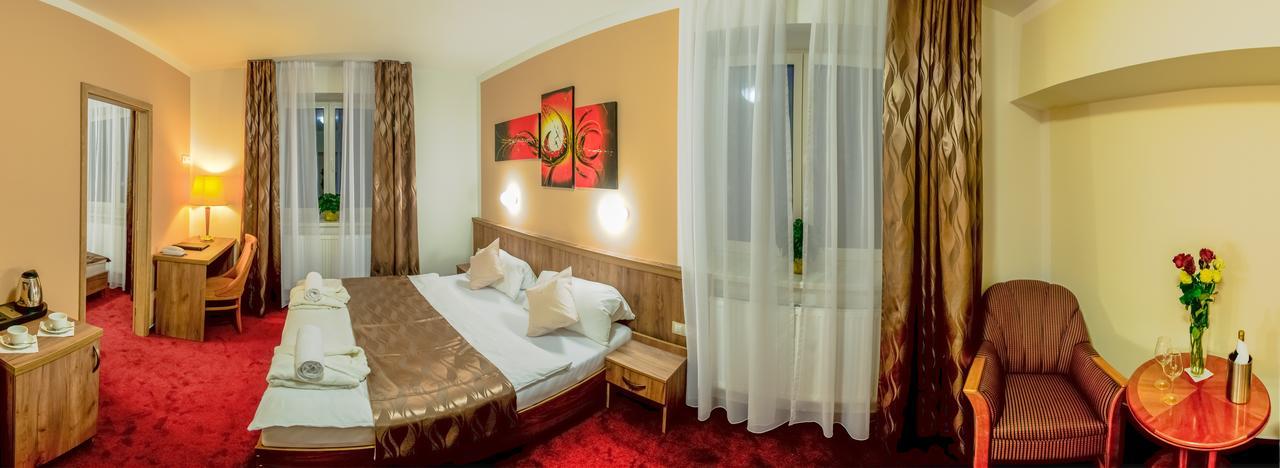 Wellness Hotel Hluboky Dvur Hrubá Voda Buitenkant foto